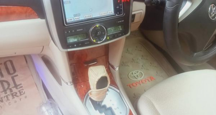 TOYOTA PREMIO 2013