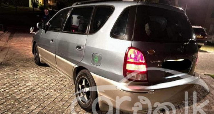 KIA CARENS 2001