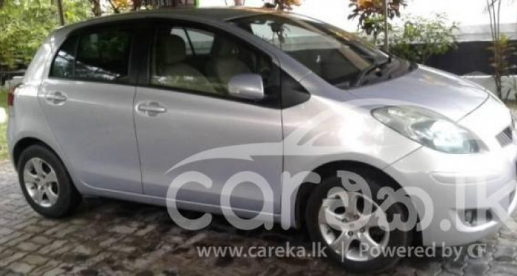 TOYOTA VITZ 2010