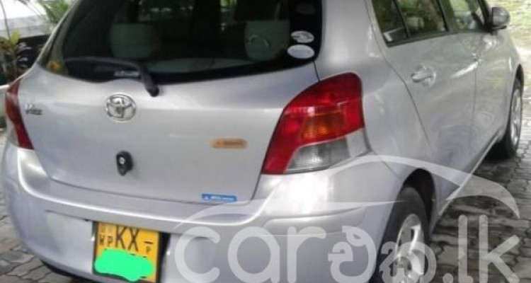 TOYOTA VITZ 2010