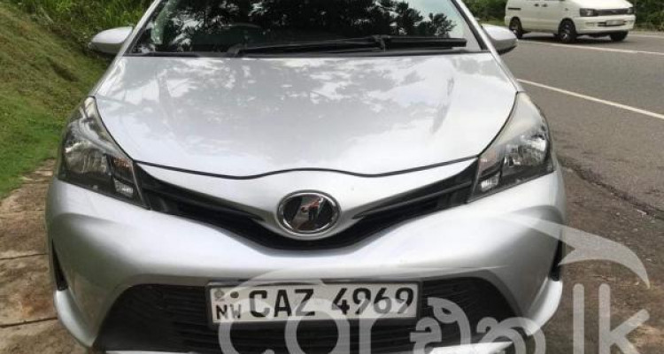 TOYOTA VITZ 2015