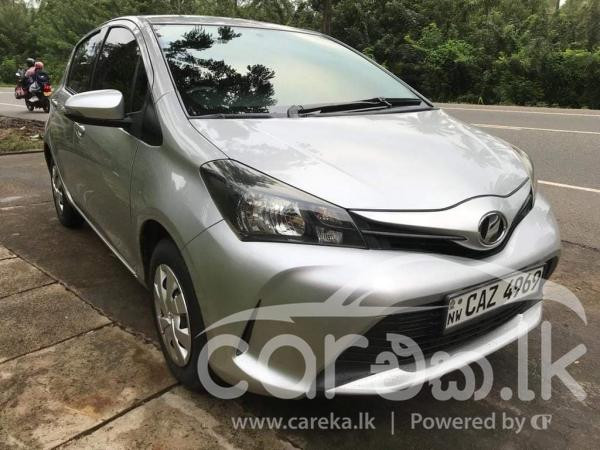 TOYOTA VITZ 2015