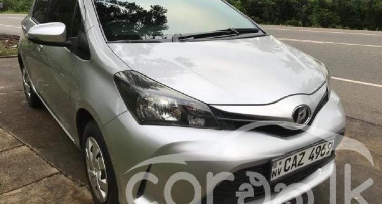 TOYOTA VITZ 2015