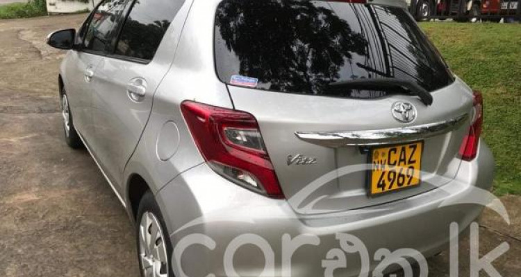 TOYOTA VITZ 2015