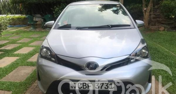 TOYOTA VITZ 2015