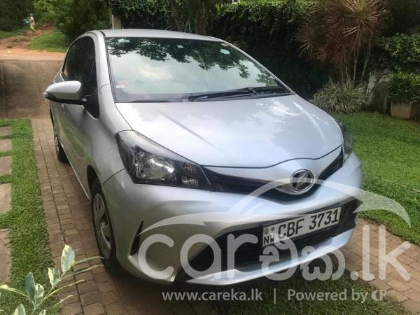 TOYOTA VITZ 2015