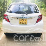 TOYOTA VITZ 2015