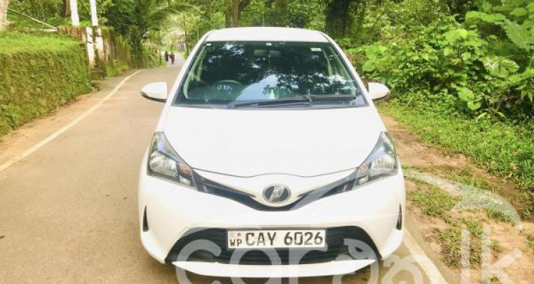 TOYOTA VITZ 2015