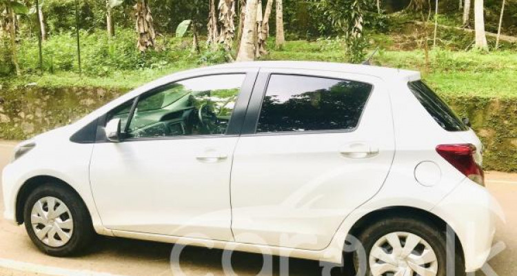 TOYOTA VITZ 2015