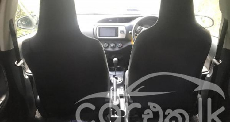 TOYOTA VITZ 2015