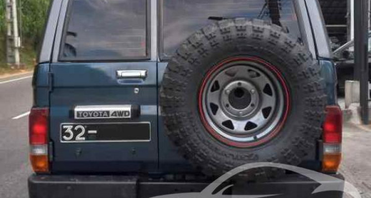 TOYOTA LAND CRUISER BJ73 1987