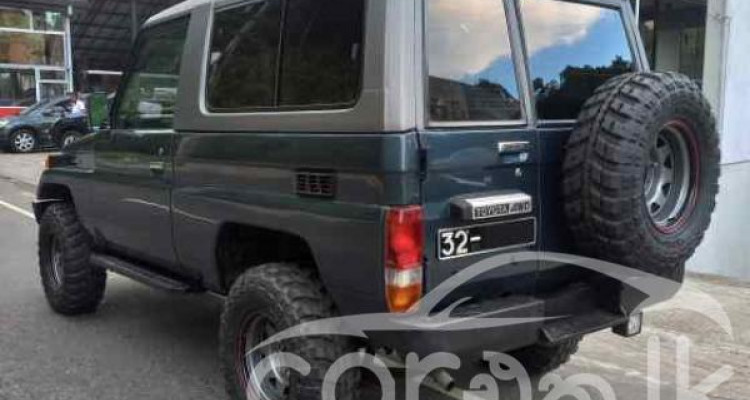 TOYOTA LAND CRUISER BJ73 1987