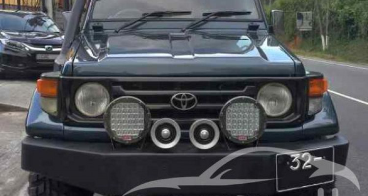 TOYOTA LAND CRUISER BJ73 1987