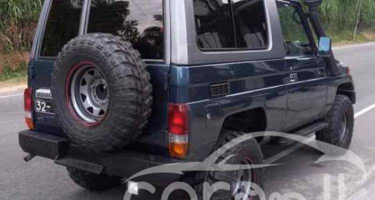 TOYOTA LAND CRUISER BJ73 1987