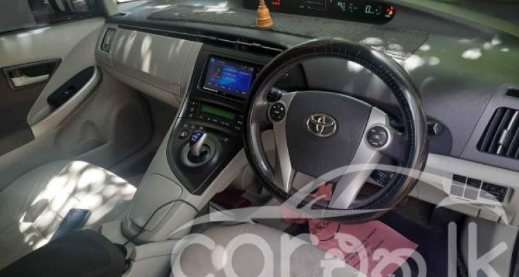 TOYOTA PRIUS 2011