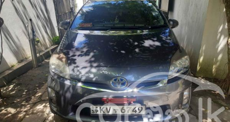 TOYOTA PRIUS 2011