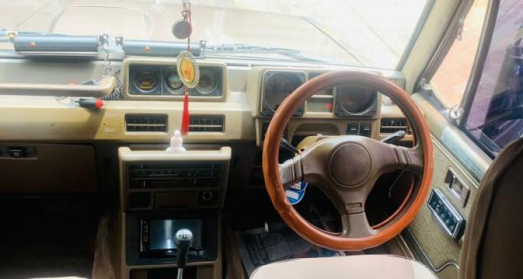 MITSUBISHI PAJERO 1990