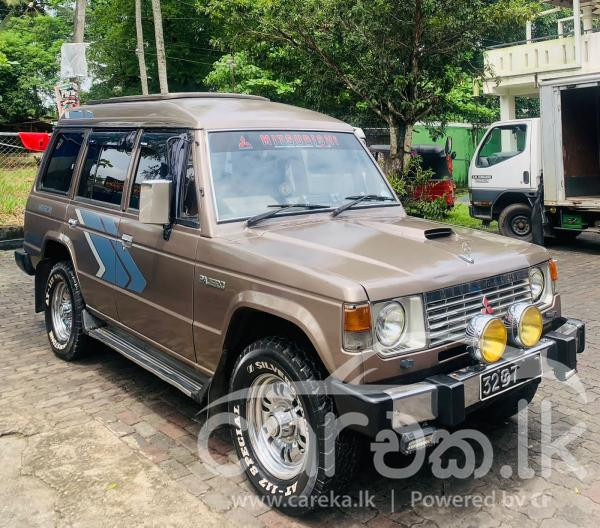 MITSUBISHI PAJERO 1990