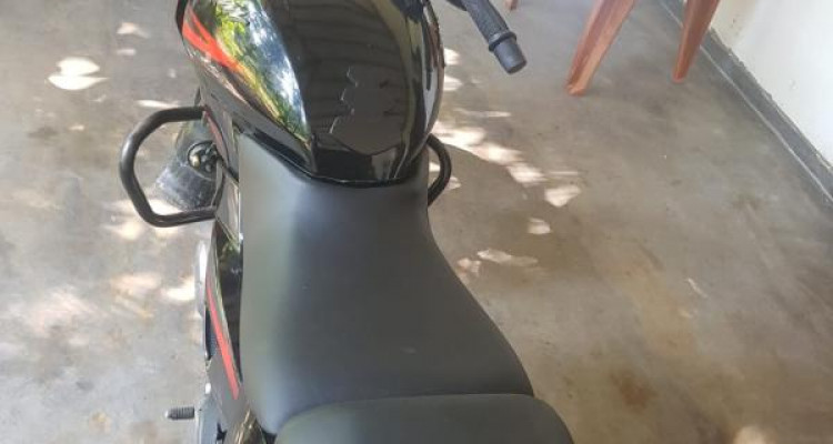 BAJAJ PULSAR 180 2018