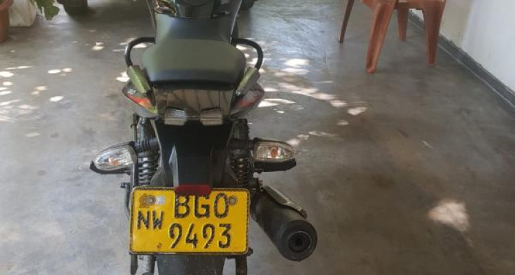 BAJAJ PULSAR 180 2018