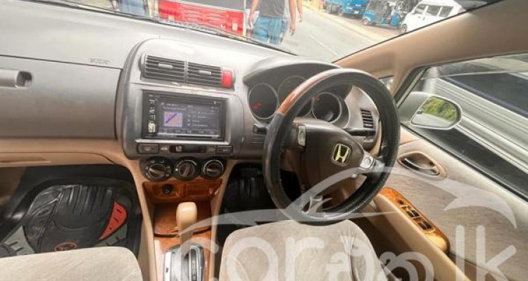 HONDA FIT ARIA 2004