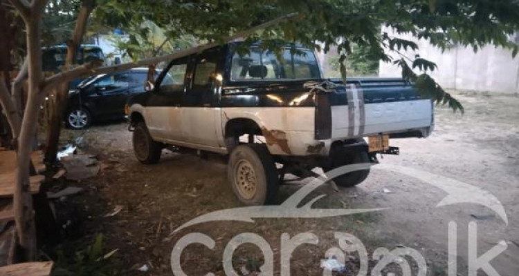 NISSAN DOUBLE CAB 1985