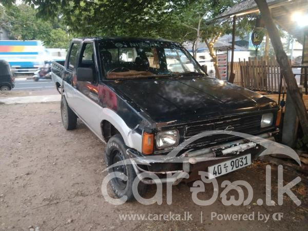 NISSAN DOUBLE CAB 1985