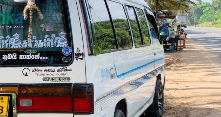 NISSAN CARAVAN 1993