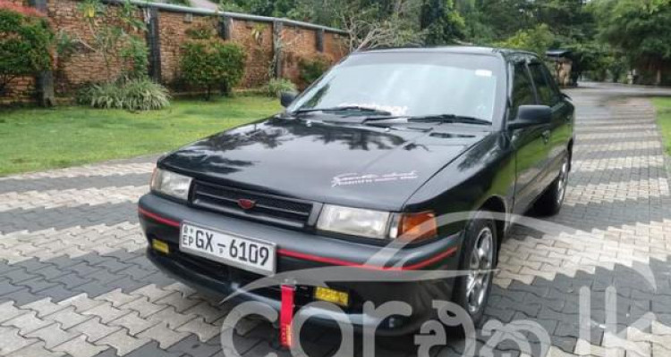 MAZDA FAMILIA 1990