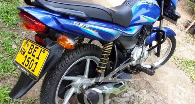 BAJAJ PLATINA 2016