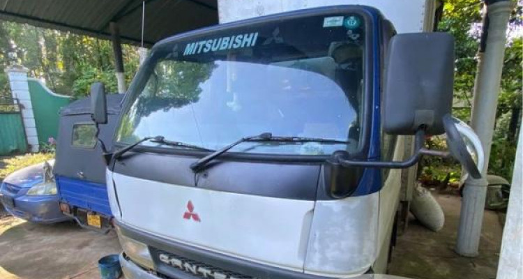 MITSUBISHI CANTER 2001