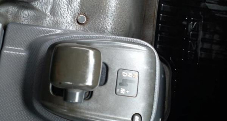 ISUZU ELF FREEZER 2009