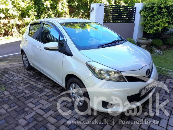 TOYOTA VITZ 2013