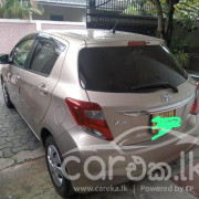 TOYOTA VITZ 2015