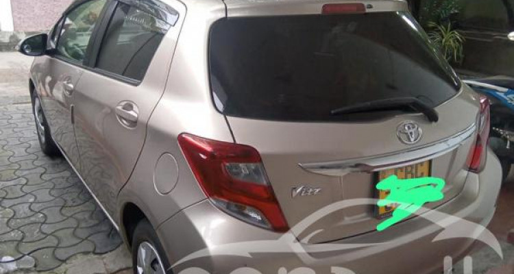 TOYOTA VITZ 2015