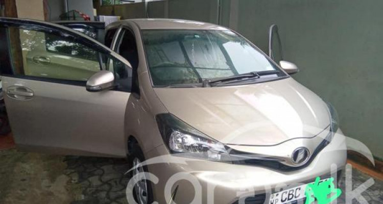 TOYOTA VITZ 2015