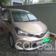 TOYOTA VITZ 2015