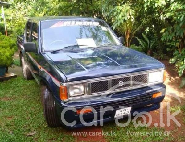 NISSAN DOUBLE CAB 1985