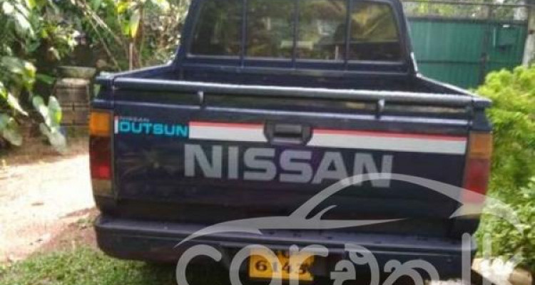 NISSAN DOUBLE CAB 1985