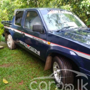 NISSAN DOUBLE CAB 1985