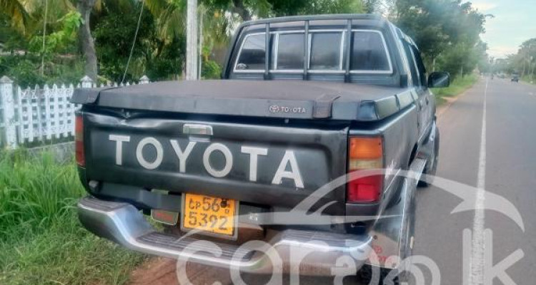 TOYOTA HILUX 1990