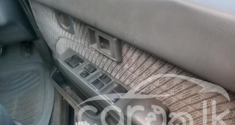 TOYOTA HILUX 1990