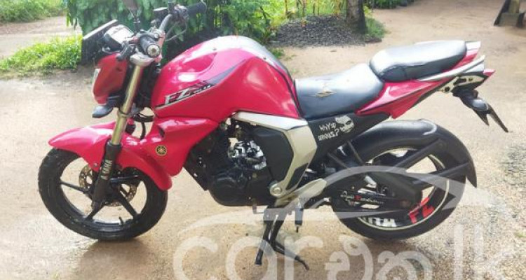 Yamaha fz 2015 store model
