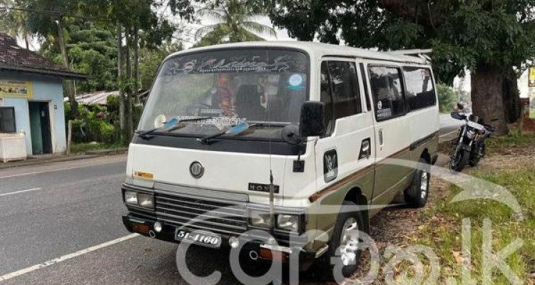 NISSAN CARAVAN 1986