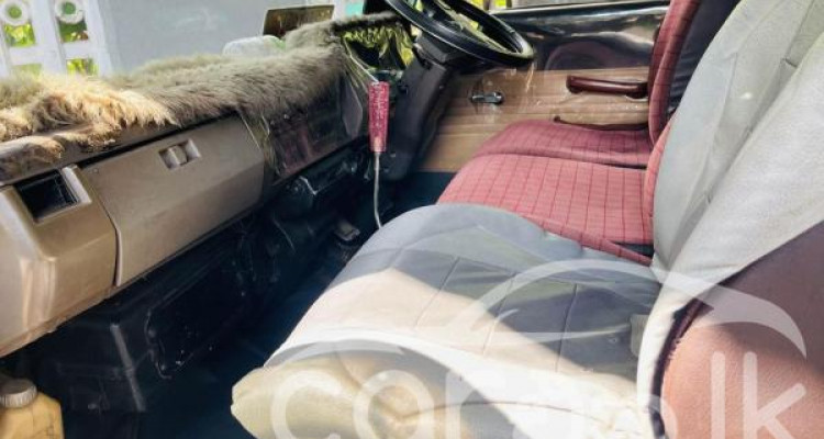 NISSAN CARAVAN 1986