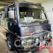 NISSAN CARAVAN 1986