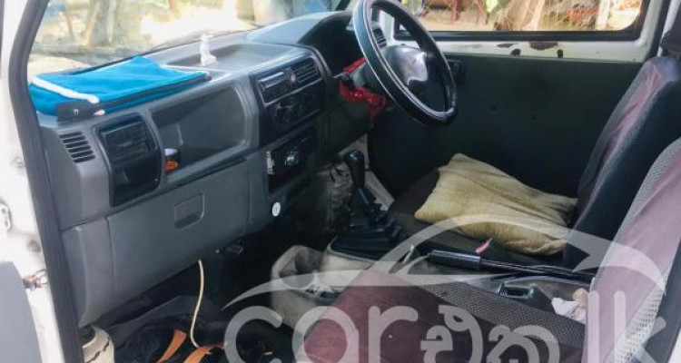 MITSUBISHI MINICAB GD U61T 2002