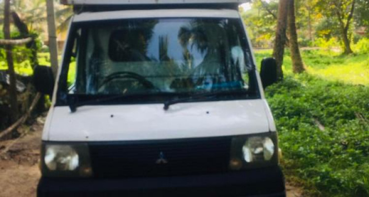 MITSUBISHI MINICAB GD U61T 2002