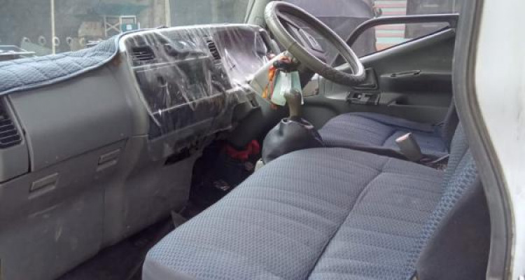 MITSUBISHI CANTER 2001
