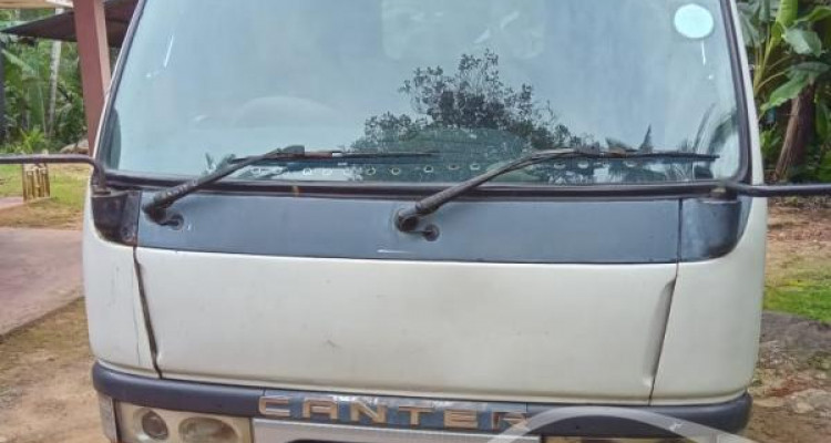 MITSUBISHI CANTER 2001